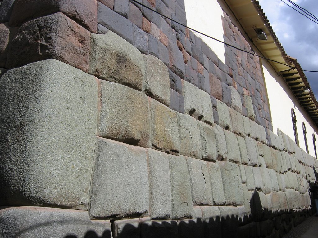 06-Part of an old Inca wall, the Spanish have build a new building on it.jpg - Part of an old Inca wall, the Spanish have build a new building on it